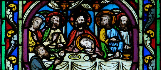 [Detalle de un vitral neogótico de la catedral de Meaux: la Última Cena](https://commons.wikimedia.org/wiki/File:Vitrail_Cathédrale_de_Meaux_010808_03.jpg) - Dominio Público